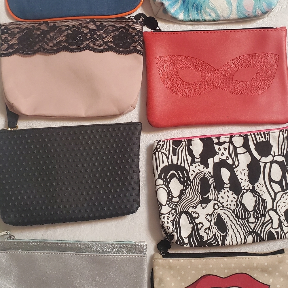 8 small cosmetic bags